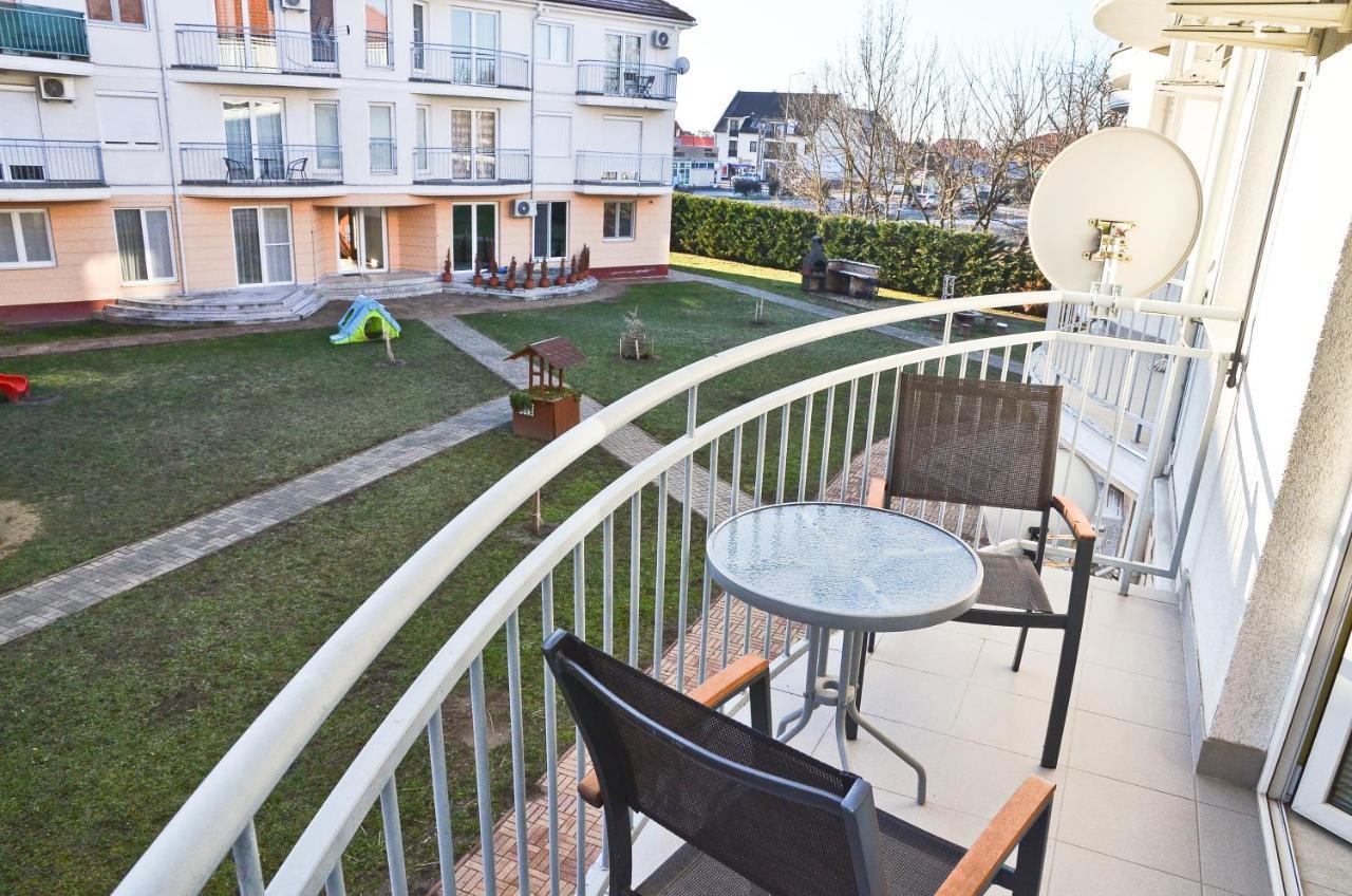 Happy Apartman Hajduszoboszlo Exterior photo