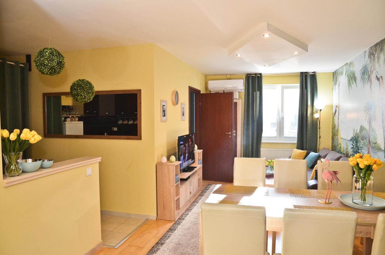 Happy Apartman Hajduszoboszlo Exterior photo