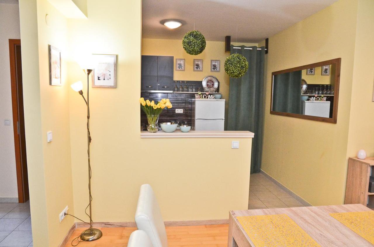 Happy Apartman Hajduszoboszlo Exterior photo